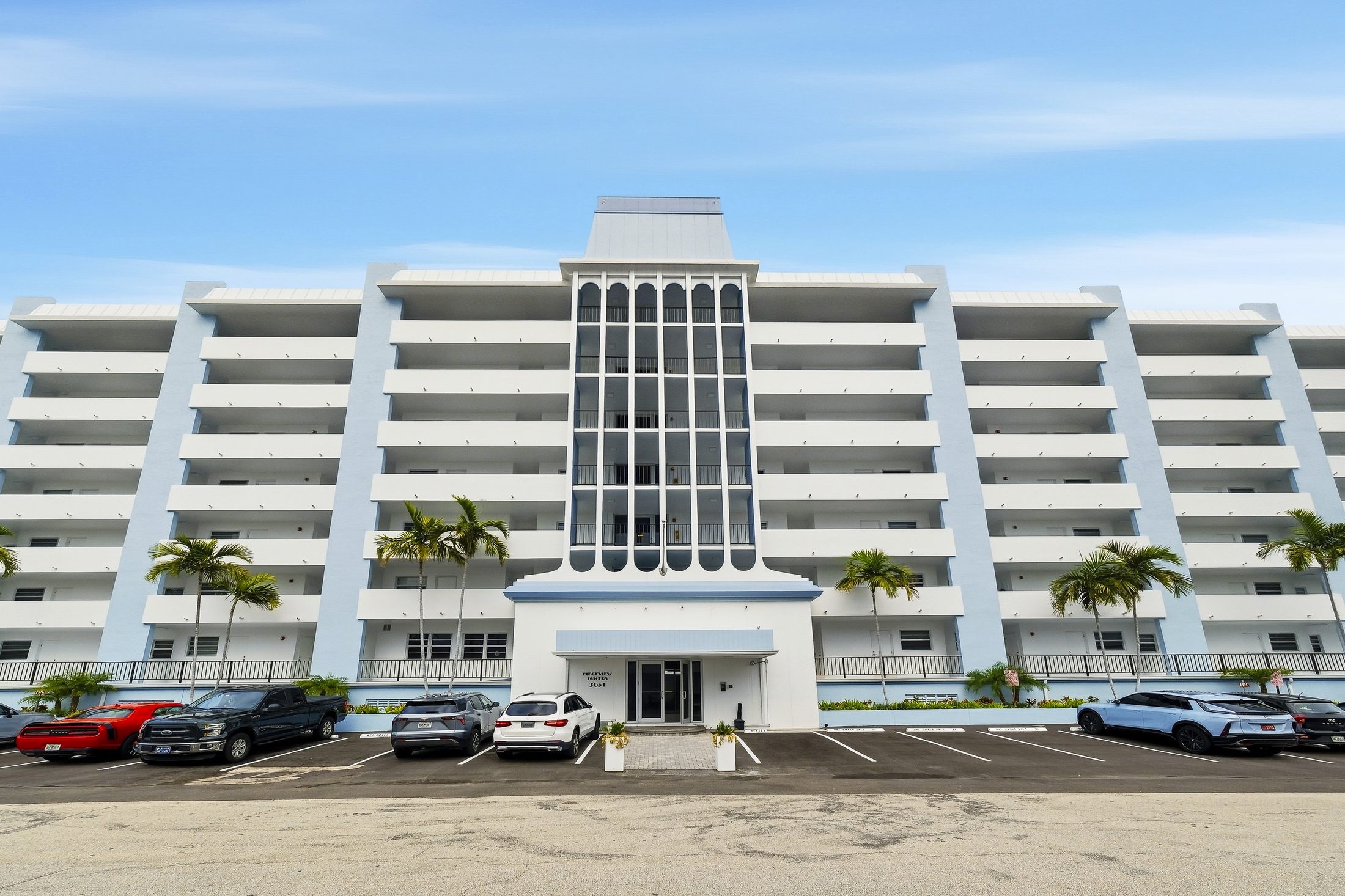 Ridgeview Towers entrance — the iconic vertical-fin facade at 3051 NE 48th Street